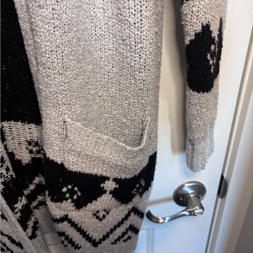 Black and Gray Aztec Patterned longline Women's cardigan Sweater open front - Picture 2 of 4